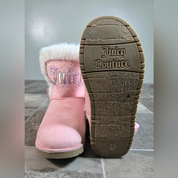 JUICY COUTURE COZY FAUX FUR COZY RHINESTONE BOOTS. - Picture 7 of 8